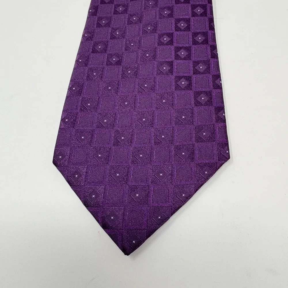 Calvin‎ Klein Men 100% Silk Geometric Pattern Purple Necktie